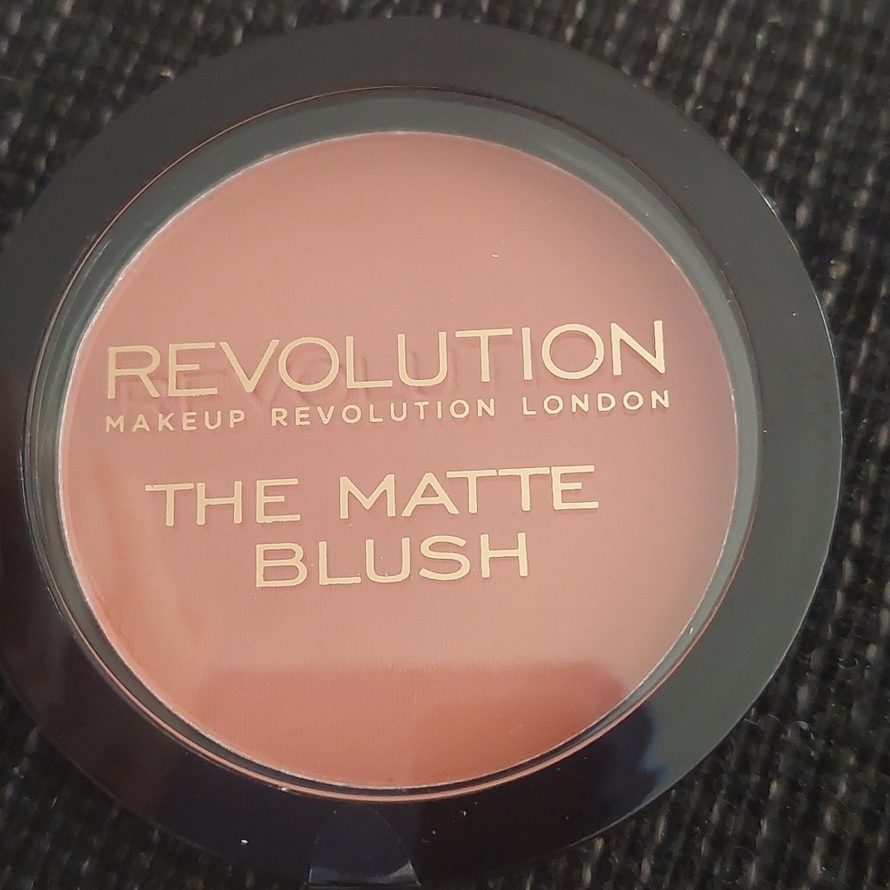 New makeup revolution‎ matte blush Fusion